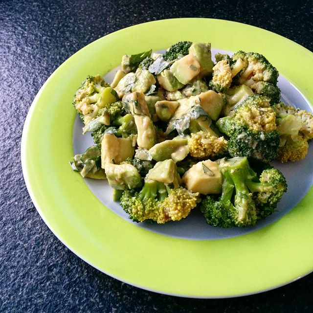 Brokkoli-Avokado-Salat, Brokkoli, avokado, vegan, vegetarisch